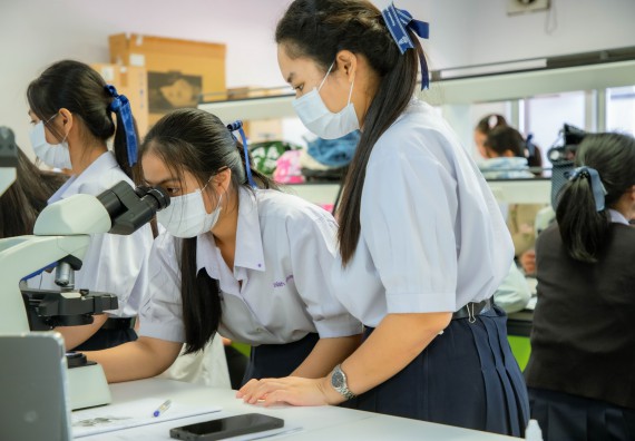 ภาพกิจกรรม  คณะวิทยาศาสตร์และเทคโนโลยี ร่วมกับโรงเรียนตากพิทยาคม จัดโครงการการจัดการเรียนการสอนวิชาวิทยาศาสตร์ คณิตศาสตร์ และคอมพิวเตอร์ โดยใช้ภาษาอังกฤษเป็นสื่อ (EIS: English for Integrated Studies)