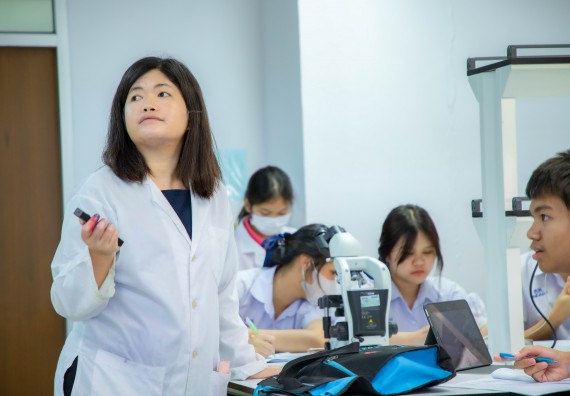 ภาพกิจกรรม  คณะวิทยาศาสตร์และเทคโนโลยี ร่วมกับโรงเรียนตากพิทยาคม จัดโครงการการจัดการเรียนการสอนวิชาวิทยาศาสตร์ คณิตศาสตร์ และคอมพิวเตอร์ โดยใช้ภาษาอังกฤษเป็นสื่อ (EIS: English for Integrated Studies)