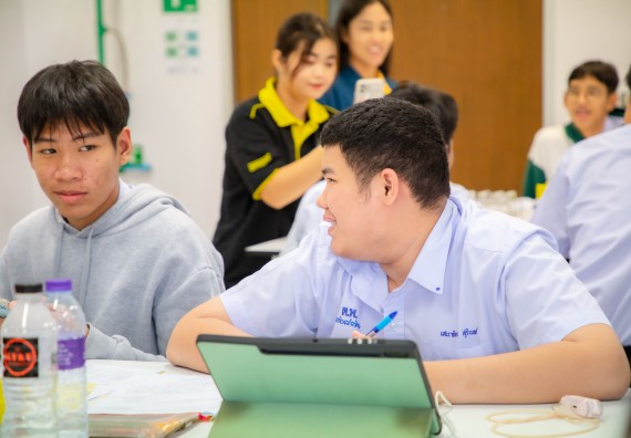 ภาพกิจกรรม  คณะวิทยาศาสตร์และเทคโนโลยี ร่วมกับโรงเรียนตากพิทยาคม จัดโครงการการจัดการเรียนการสอนวิชาวิทยาศาสตร์ คณิตศาสตร์ และคอมพิวเตอร์ โดยใช้ภาษาอังกฤษเป็นสื่อ (EIS: English for Integrated Studies)