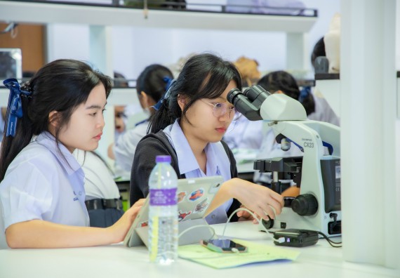 ภาพกิจกรรม  คณะวิทยาศาสตร์และเทคโนโลยี ร่วมกับโรงเรียนตากพิทยาคม จัดโครงการการจัดการเรียนการสอนวิชาวิทยาศาสตร์ คณิตศาสตร์ และคอมพิวเตอร์ โดยใช้ภาษาอังกฤษเป็นสื่อ (EIS: English for Integrated Studies)