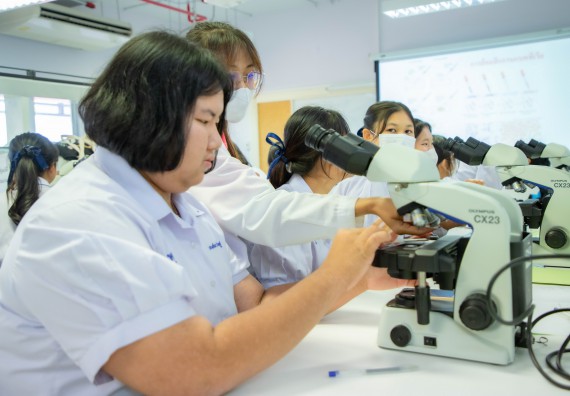 ภาพกิจกรรม  คณะวิทยาศาสตร์และเทคโนโลยี ร่วมกับโรงเรียนตากพิทยาคม จัดโครงการการจัดการเรียนการสอนวิชาวิทยาศาสตร์ คณิตศาสตร์ และคอมพิวเตอร์ โดยใช้ภาษาอังกฤษเป็นสื่อ (EIS: English for Integrated Studies)