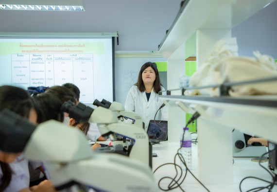 ภาพกิจกรรม  คณะวิทยาศาสตร์และเทคโนโลยี ร่วมกับโรงเรียนตากพิทยาคม จัดโครงการการจัดการเรียนการสอนวิชาวิทยาศาสตร์ คณิตศาสตร์ และคอมพิวเตอร์ โดยใช้ภาษาอังกฤษเป็นสื่อ (EIS: English for Integrated Studies)