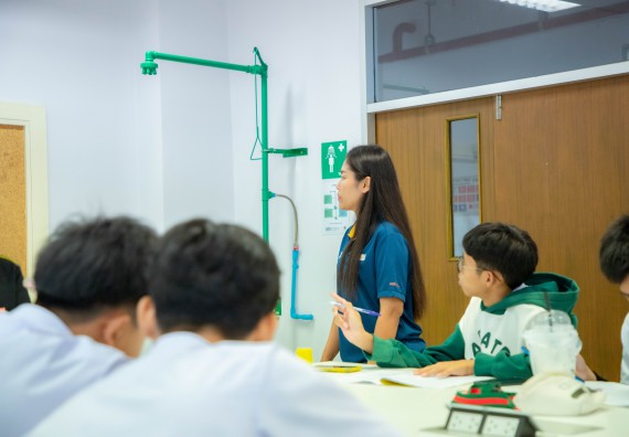 ภาพกิจกรรม  คณะวิทยาศาสตร์และเทคโนโลยี ร่วมกับโรงเรียนตากพิทยาคม จัดโครงการการจัดการเรียนการสอนวิชาวิทยาศาสตร์ คณิตศาสตร์ และคอมพิวเตอร์ โดยใช้ภาษาอังกฤษเป็นสื่อ (EIS: English for Integrated Studies)