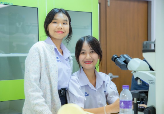 ภาพกิจกรรม  คณะวิทยาศาสตร์และเทคโนโลยี ร่วมกับโรงเรียนตากพิทยาคม จัดโครงการการจัดการเรียนการสอนวิชาวิทยาศาสตร์ คณิตศาสตร์ และคอมพิวเตอร์ โดยใช้ภาษาอังกฤษเป็นสื่อ (EIS: English for Integrated Studies)