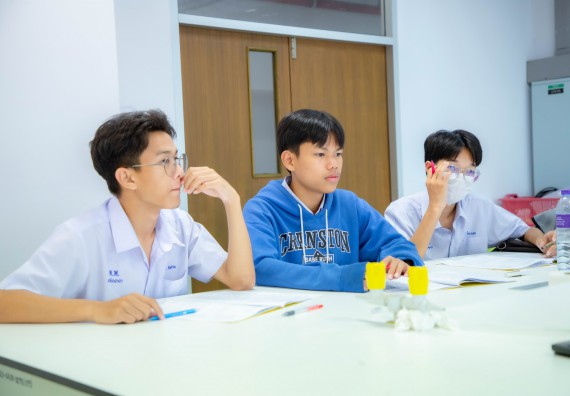 ภาพกิจกรรม  คณะวิทยาศาสตร์และเทคโนโลยี ร่วมกับโรงเรียนตากพิทยาคม จัดโครงการการจัดการเรียนการสอนวิชาวิทยาศาสตร์ คณิตศาสตร์ และคอมพิวเตอร์ โดยใช้ภาษาอังกฤษเป็นสื่อ (EIS: English for Integrated Studies)