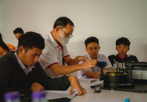 ภาพกิจกรรม  คณะวิทยาศาสตร์และเทคโนโลยี ร่วมกับโรงเรียนตากพิทยาคม จัดโครงการการจัดการเรียนการสอนวิชาวิทยาศาสตร์ คณิตศาสตร์ และคอมพิวเตอร์ โดยใช้ภาษาอังกฤษเป็นสื่อ (EIS: English for Integrated Studies)