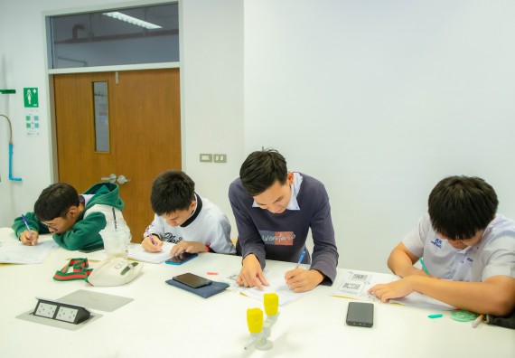 ภาพกิจกรรม  คณะวิทยาศาสตร์และเทคโนโลยี ร่วมกับโรงเรียนตากพิทยาคม จัดโครงการการจัดการเรียนการสอนวิชาวิทยาศาสตร์ คณิตศาสตร์ และคอมพิวเตอร์ โดยใช้ภาษาอังกฤษเป็นสื่อ (EIS: English for Integrated Studies)