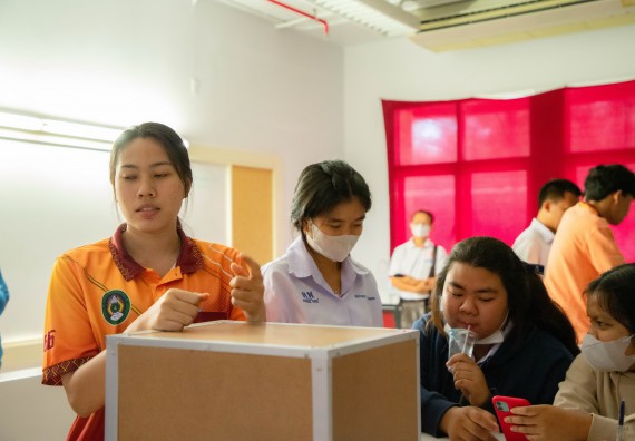 ภาพกิจกรรม  คณะวิทยาศาสตร์และเทคโนโลยี ร่วมกับโรงเรียนตากพิทยาคม จัดโครงการการจัดการเรียนการสอนวิชาวิทยาศาสตร์ คณิตศาสตร์ และคอมพิวเตอร์ โดยใช้ภาษาอังกฤษเป็นสื่อ (EIS: English for Integrated Studies)