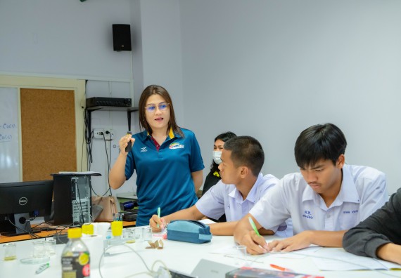 ภาพกิจกรรม  คณะวิทยาศาสตร์และเทคโนโลยี ร่วมกับโรงเรียนตากพิทยาคม จัดโครงการการจัดการเรียนการสอนวิชาวิทยาศาสตร์ คณิตศาสตร์ และคอมพิวเตอร์ โดยใช้ภาษาอังกฤษเป็นสื่อ (EIS: English for Integrated Studies)