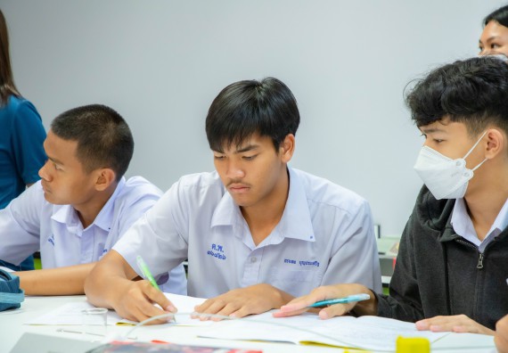 ภาพกิจกรรม  คณะวิทยาศาสตร์และเทคโนโลยี ร่วมกับโรงเรียนตากพิทยาคม จัดโครงการการจัดการเรียนการสอนวิชาวิทยาศาสตร์ คณิตศาสตร์ และคอมพิวเตอร์ โดยใช้ภาษาอังกฤษเป็นสื่อ (EIS: English for Integrated Studies)