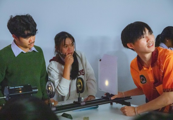 ภาพกิจกรรม  คณะวิทยาศาสตร์และเทคโนโลยี ร่วมกับโรงเรียนตากพิทยาคม จัดโครงการการจัดการเรียนการสอนวิชาวิทยาศาสตร์ คณิตศาสตร์ และคอมพิวเตอร์ โดยใช้ภาษาอังกฤษเป็นสื่อ (EIS: English for Integrated Studies)