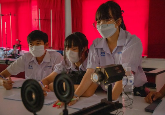 ภาพกิจกรรม  คณะวิทยาศาสตร์และเทคโนโลยี ร่วมกับโรงเรียนตากพิทยาคม จัดโครงการการจัดการเรียนการสอนวิชาวิทยาศาสตร์ คณิตศาสตร์ และคอมพิวเตอร์ โดยใช้ภาษาอังกฤษเป็นสื่อ (EIS: English for Integrated Studies)