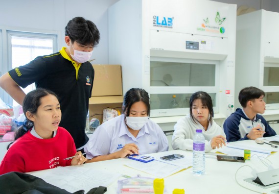 ภาพกิจกรรม  คณะวิทยาศาสตร์และเทคโนโลยี ร่วมกับโรงเรียนตากพิทยาคม จัดโครงการการจัดการเรียนการสอนวิชาวิทยาศาสตร์ คณิตศาสตร์ และคอมพิวเตอร์ โดยใช้ภาษาอังกฤษเป็นสื่อ (EIS: English for Integrated Studies)