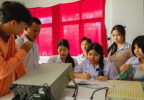 ภาพกิจกรรม  คณะวิทยาศาสตร์และเทคโนโลยี ร่วมกับโรงเรียนตากพิทยาคม จัดโครงการการจัดการเรียนการสอนวิชาวิทยาศาสตร์ คณิตศาสตร์ และคอมพิวเตอร์ โดยใช้ภาษาอังกฤษเป็นสื่อ (EIS: English for Integrated Studies)