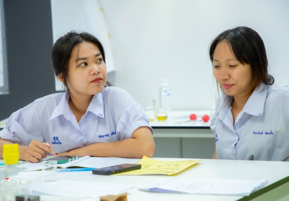 ภาพกิจกรรม  คณะวิทยาศาสตร์และเทคโนโลยี ร่วมกับโรงเรียนตากพิทยาคม จัดโครงการการจัดการเรียนการสอนวิชาวิทยาศาสตร์ คณิตศาสตร์ และคอมพิวเตอร์ โดยใช้ภาษาอังกฤษเป็นสื่อ (EIS: English for Integrated Studies)