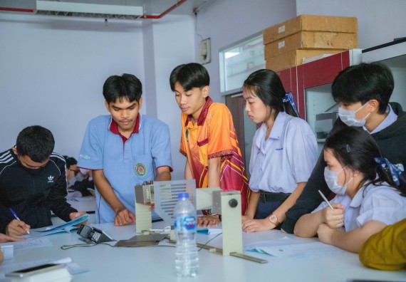 ภาพกิจกรรม  คณะวิทยาศาสตร์และเทคโนโลยี ร่วมกับโรงเรียนตากพิทยาคม จัดโครงการการจัดการเรียนการสอนวิชาวิทยาศาสตร์ คณิตศาสตร์ และคอมพิวเตอร์ โดยใช้ภาษาอังกฤษเป็นสื่อ (EIS: English for Integrated Studies)