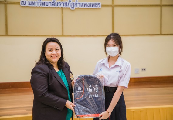 ภาพกิจกรรม  คณะวิทยาศาสตร์และเทคโนโลยี ร่วมกับโรงเรียนตากพิทยาคม จัดโครงการการจัดการเรียนการสอนวิชาวิทยาศาสตร์ คณิตศาสตร์ และคอมพิวเตอร์ โดยใช้ภาษาอังกฤษเป็นสื่อ (EIS: English for Integrated Studies)