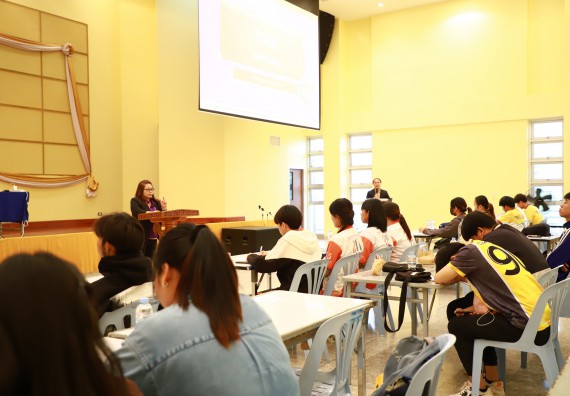 ภาพกิจกรรม   คณะวิทยาศาสตร์และเทคโนโลยี จัดกิจกรรมส่งเสริมสมรรถนะและทักษะด้านการใช้ภาษาอังกฤษสำหรับนักศึกษาคณะวิทยาศาสตร์และเทคโนโลยี 