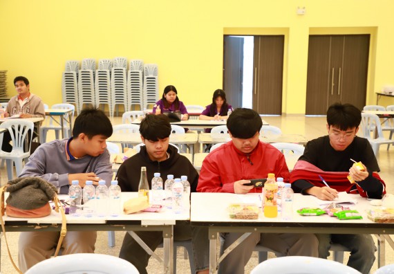 ภาพกิจกรรม   คณะวิทยาศาสตร์และเทคโนโลยี จัดกิจกรรมส่งเสริมสมรรถนะและทักษะด้านการใช้ภาษาอังกฤษสำหรับนักศึกษาคณะวิทยาศาสตร์และเทคโนโลยี 