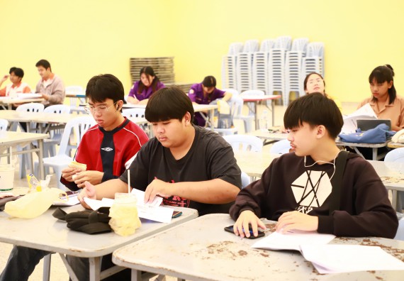 ภาพกิจกรรม   คณะวิทยาศาสตร์และเทคโนโลยี จัดกิจกรรมส่งเสริมสมรรถนะและทักษะด้านการใช้ภาษาอังกฤษสำหรับนักศึกษาคณะวิทยาศาสตร์และเทคโนโลยี 