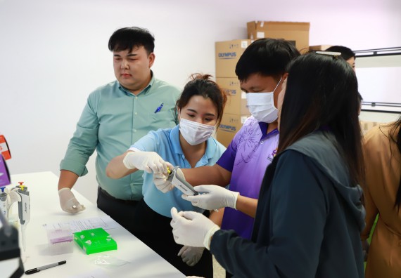 ภาพกิจกรรม  ศูนย์วิทยาศาสตร์และวิทยาศาสตร์ประยุกต์ จัดโครงการสัมมนาเชิงปฏิบัติการ PCR and Real-time PCR workflow Solution
