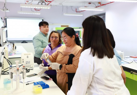 ภาพกิจกรรม  ศูนย์วิทยาศาสตร์และวิทยาศาสตร์ประยุกต์ จัดโครงการสัมมนาเชิงปฏิบัติการ PCR and Real-time PCR workflow Solution