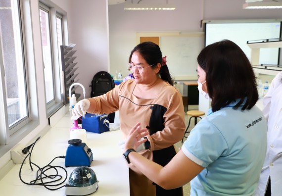 ภาพกิจกรรม  ศูนย์วิทยาศาสตร์และวิทยาศาสตร์ประยุกต์ จัดโครงการสัมมนาเชิงปฏิบัติการ PCR and Real-time PCR workflow Solution