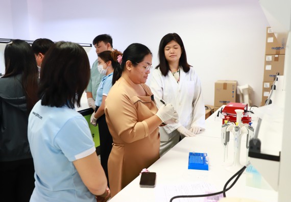 ภาพกิจกรรม  ศูนย์วิทยาศาสตร์และวิทยาศาสตร์ประยุกต์ จัดโครงการสัมมนาเชิงปฏิบัติการ PCR and Real-time PCR workflow Solution