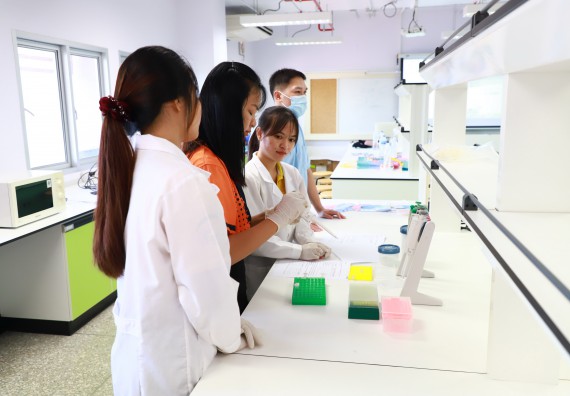 ภาพกิจกรรม  ศูนย์วิทยาศาสตร์และวิทยาศาสตร์ประยุกต์ จัดโครงการสัมมนาเชิงปฏิบัติการ PCR and Real-time PCR workflow Solution