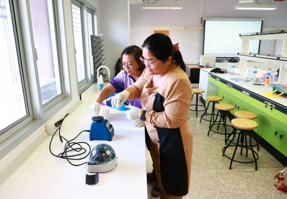 ภาพกิจกรรม  ศูนย์วิทยาศาสตร์และวิทยาศาสตร์ประยุกต์ จัดโครงการสัมมนาเชิงปฏิบัติการ PCR and Real-time PCR workflow Solution