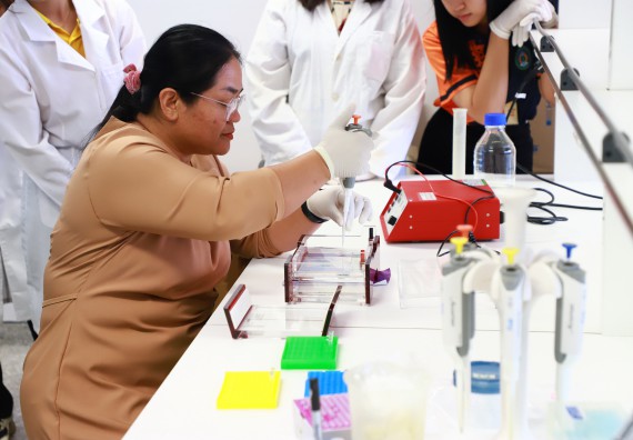 ภาพกิจกรรม  ศูนย์วิทยาศาสตร์และวิทยาศาสตร์ประยุกต์ จัดโครงการสัมมนาเชิงปฏิบัติการ PCR and Real-time PCR workflow Solution