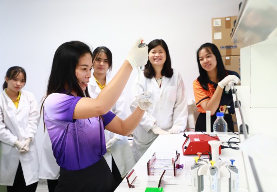 ภาพกิจกรรม  ศูนย์วิทยาศาสตร์และวิทยาศาสตร์ประยุกต์ จัดโครงการสัมมนาเชิงปฏิบัติการ PCR and Real-time PCR workflow Solution