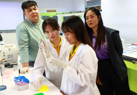 ภาพกิจกรรม  ศูนย์วิทยาศาสตร์และวิทยาศาสตร์ประยุกต์ จัดโครงการสัมมนาเชิงปฏิบัติการ PCR and Real-time PCR workflow Solution