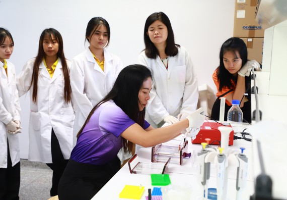 ภาพกิจกรรม  ศูนย์วิทยาศาสตร์และวิทยาศาสตร์ประยุกต์ จัดโครงการสัมมนาเชิงปฏิบัติการ PCR and Real-time PCR workflow Solution