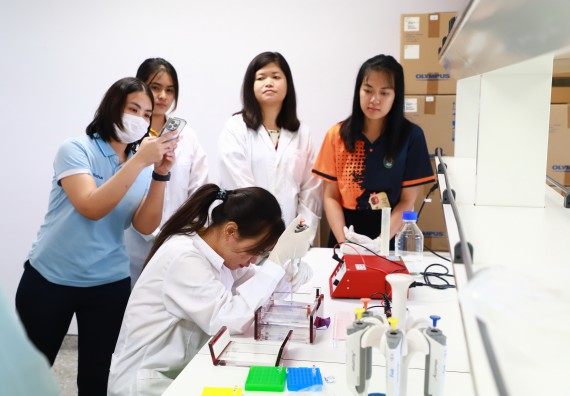 ภาพกิจกรรม  ศูนย์วิทยาศาสตร์และวิทยาศาสตร์ประยุกต์ จัดโครงการสัมมนาเชิงปฏิบัติการ PCR and Real-time PCR workflow Solution