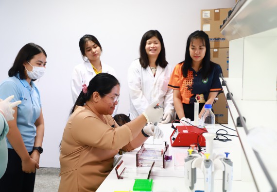 ภาพกิจกรรม  ศูนย์วิทยาศาสตร์และวิทยาศาสตร์ประยุกต์ จัดโครงการสัมมนาเชิงปฏิบัติการ PCR and Real-time PCR workflow Solution