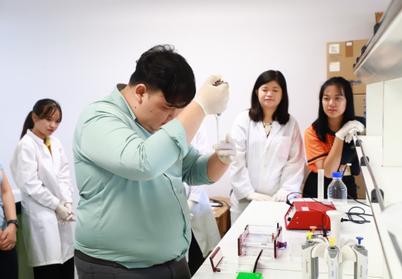 ภาพกิจกรรม  ศูนย์วิทยาศาสตร์และวิทยาศาสตร์ประยุกต์ จัดโครงการสัมมนาเชิงปฏิบัติการ PCR and Real-time PCR workflow Solution