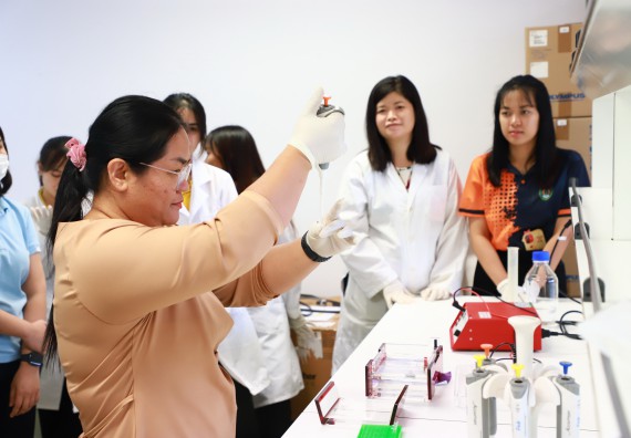 ภาพกิจกรรม  ศูนย์วิทยาศาสตร์และวิทยาศาสตร์ประยุกต์ จัดโครงการสัมมนาเชิงปฏิบัติการ PCR and Real-time PCR workflow Solution