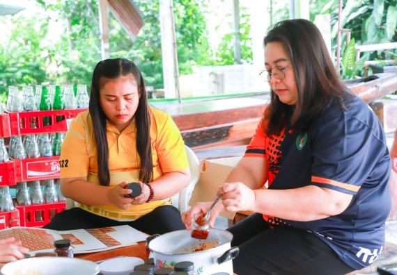 ภาพกิจกรรม  คณะวิทยาศาสตร์และเทคโนโลยี จัดกิจกรรมพัฒนาบรรจุภัณฑ์น้ำพริกโบราณ