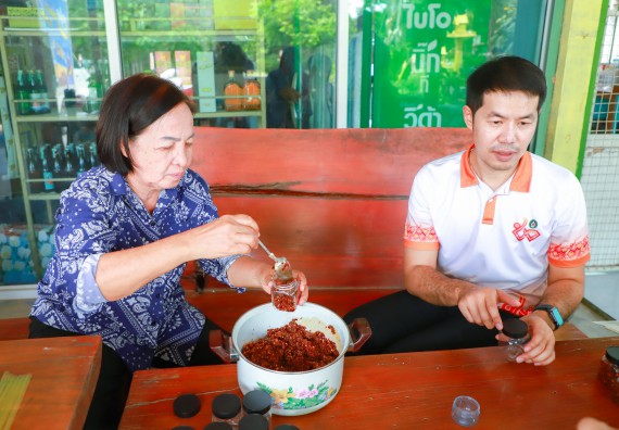 ภาพกิจกรรม  คณะวิทยาศาสตร์และเทคโนโลยี จัดกิจกรรมพัฒนาบรรจุภัณฑ์น้ำพริกโบราณ