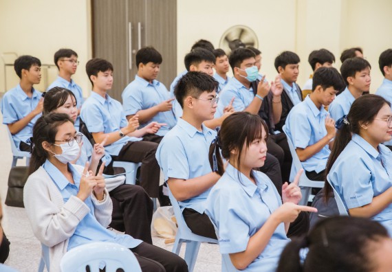 ภาพกิจกรรม   คณะวิทยาศาสตร์และเทคโนโลยี มหาวิทยาลัยราชภัฏกำแพงเพชร ร่วมกับโรงเรียนตากพิทยาคม กำหนดจัดกิจกรรมสร้างเสริมทักษะกระบวนการทางวิทยาศาสตร์สู่มาตรฐานสากล