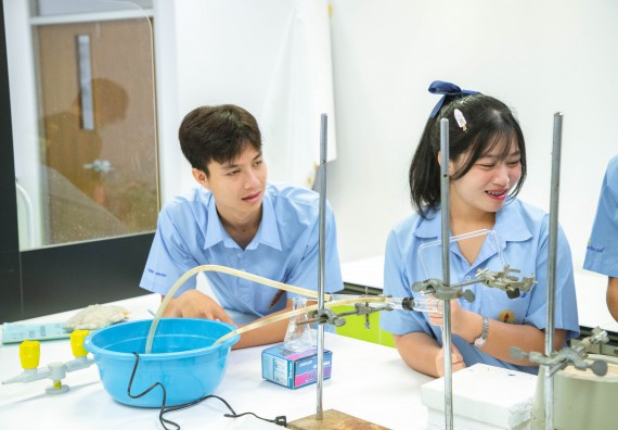 ภาพกิจกรรม   คณะวิทยาศาสตร์และเทคโนโลยี มหาวิทยาลัยราชภัฏกำแพงเพชร ร่วมกับโรงเรียนตากพิทยาคม กำหนดจัดกิจกรรมสร้างเสริมทักษะกระบวนการทางวิทยาศาสตร์สู่มาตรฐานสากล