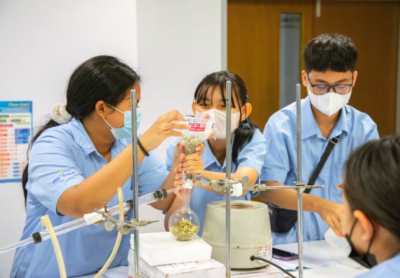 ภาพกิจกรรม   คณะวิทยาศาสตร์และเทคโนโลยี มหาวิทยาลัยราชภัฏกำแพงเพชร ร่วมกับโรงเรียนตากพิทยาคม กำหนดจัดกิจกรรมสร้างเสริมทักษะกระบวนการทางวิทยาศาสตร์สู่มาตรฐานสากล