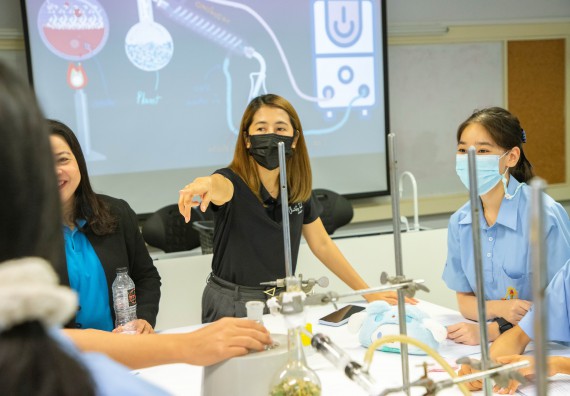 ภาพกิจกรรม   คณะวิทยาศาสตร์และเทคโนโลยี มหาวิทยาลัยราชภัฏกำแพงเพชร ร่วมกับโรงเรียนตากพิทยาคม กำหนดจัดกิจกรรมสร้างเสริมทักษะกระบวนการทางวิทยาศาสตร์สู่มาตรฐานสากล