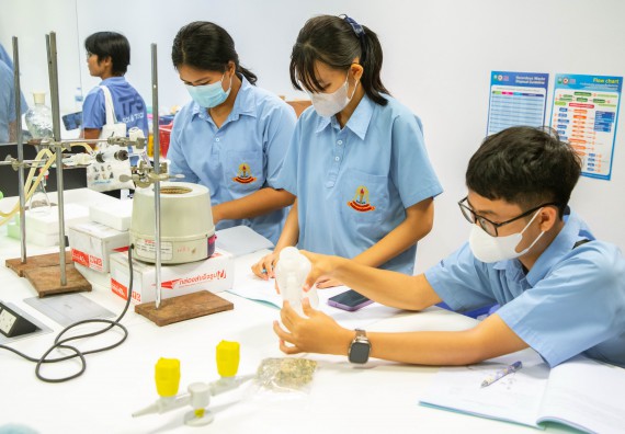 ภาพกิจกรรม   คณะวิทยาศาสตร์และเทคโนโลยี มหาวิทยาลัยราชภัฏกำแพงเพชร ร่วมกับโรงเรียนตากพิทยาคม กำหนดจัดกิจกรรมสร้างเสริมทักษะกระบวนการทางวิทยาศาสตร์สู่มาตรฐานสากล