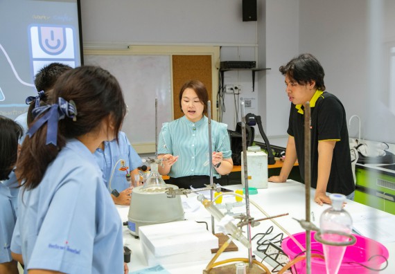 ภาพกิจกรรม   คณะวิทยาศาสตร์และเทคโนโลยี มหาวิทยาลัยราชภัฏกำแพงเพชร ร่วมกับโรงเรียนตากพิทยาคม กำหนดจัดกิจกรรมสร้างเสริมทักษะกระบวนการทางวิทยาศาสตร์สู่มาตรฐานสากล