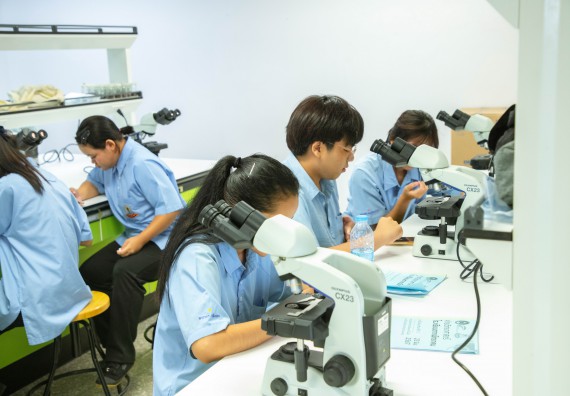 ภาพกิจกรรม   คณะวิทยาศาสตร์และเทคโนโลยี มหาวิทยาลัยราชภัฏกำแพงเพชร ร่วมกับโรงเรียนตากพิทยาคม กำหนดจัดกิจกรรมสร้างเสริมทักษะกระบวนการทางวิทยาศาสตร์สู่มาตรฐานสากล