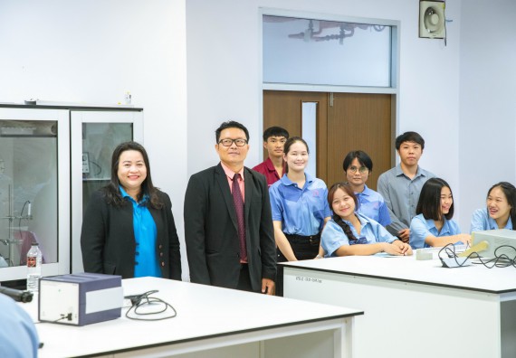 ภาพกิจกรรม   คณะวิทยาศาสตร์และเทคโนโลยี มหาวิทยาลัยราชภัฏกำแพงเพชร ร่วมกับโรงเรียนตากพิทยาคม กำหนดจัดกิจกรรมสร้างเสริมทักษะกระบวนการทางวิทยาศาสตร์สู่มาตรฐานสากล