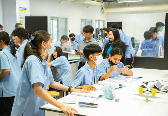 ภาพกิจกรรม   คณะวิทยาศาสตร์และเทคโนโลยี มหาวิทยาลัยราชภัฏกำแพงเพชร ร่วมกับโรงเรียนตากพิทยาคม กำหนดจัดกิจกรรมสร้างเสริมทักษะกระบวนการทางวิทยาศาสตร์สู่มาตรฐานสากล