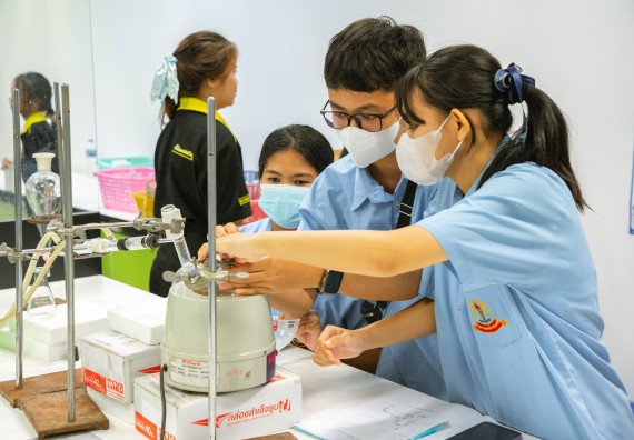 ภาพกิจกรรม   คณะวิทยาศาสตร์และเทคโนโลยี มหาวิทยาลัยราชภัฏกำแพงเพชร ร่วมกับโรงเรียนตากพิทยาคม กำหนดจัดกิจกรรมสร้างเสริมทักษะกระบวนการทางวิทยาศาสตร์สู่มาตรฐานสากล